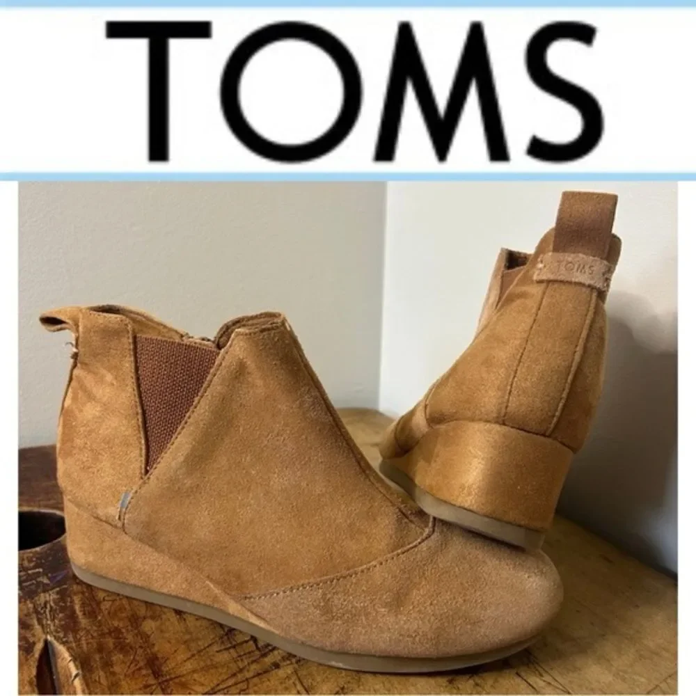 Toms Caramel Brown Suede Youth sz 4.5 Kelsey Wedge Booties 10014332 preworn
